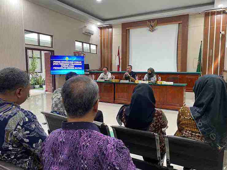 PN Blitar Gelar Forum Konsultasi Publik FKP Terhadap Pelayanan Publik pada Pengadilan Blitar bersama sejumlah pihak di Kantor PN Blitar Jumat 28112025