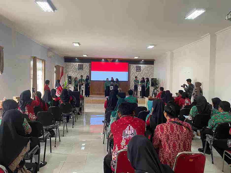 Dinas Pendidikan Gunakan Buku Kendali Budal Sinau Kontrol Kegiatan Siswa Selama Ramadan Pelaksanaan Lomba Cerdas Cermat Pancasila di Bakesbangpol Kota Blitar
