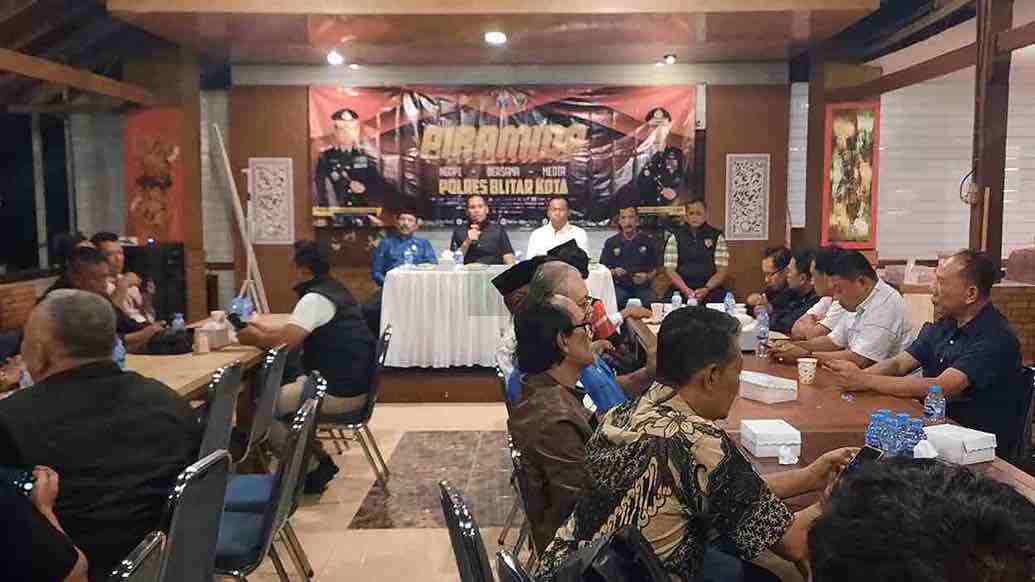 Piramida Polres Blitar Kota