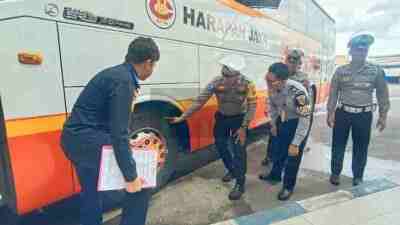 Satlantas Polres Blitar Kota Gelar Ramp Check Jelang Natal dan Tahun Baru 2025 di Terminal Patria