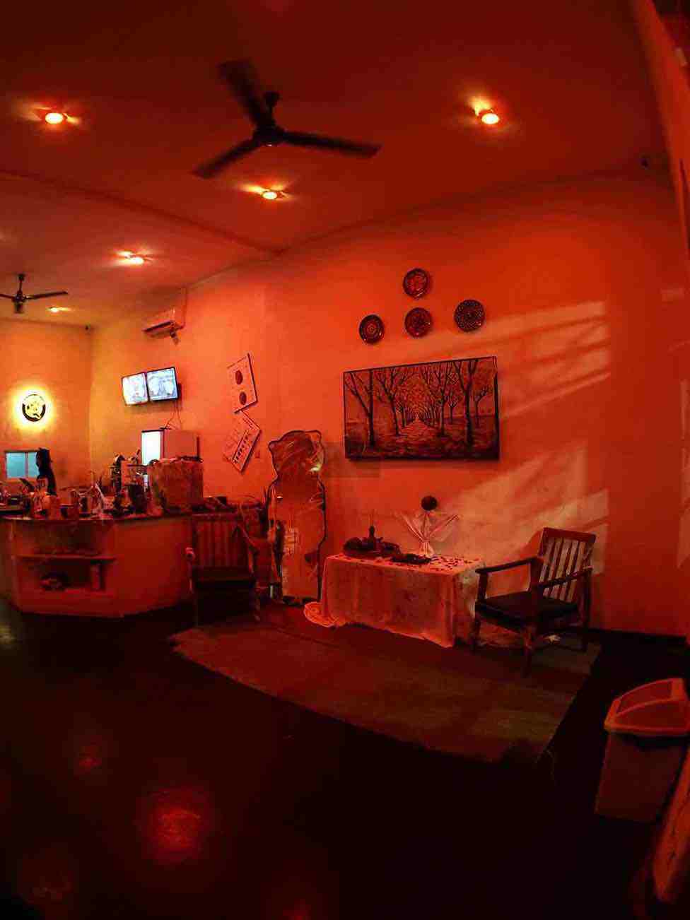 Sentuhan Suasana Horor di Mooroo Ngopi Kota Blitar Peringati Helloween