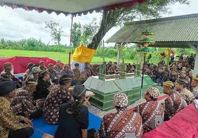 Tri Tingal di Desa Purworejo Kecamatan Sanankulon Kabupaten Blitar