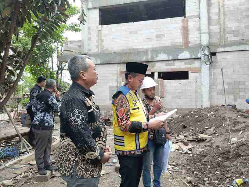 Wabub Blitar, Kaji Beky Tinjau Pembangunan Gedung Labkesda, Minta Selesai Pertengahan Desember Wabup Blitar Beky Herdihansah Meninjau Pembangunan Labkesda