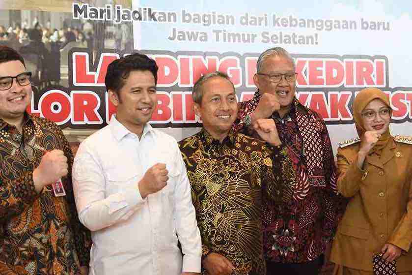 Penerbangan Super Air Jet Permudah Akses Jalur Udara Jakarta - Kediri, Wakil Gubernur Jatim Beri Apresiasi Wakil Gubernur Jawa Timur Emil Elestianto Dardak