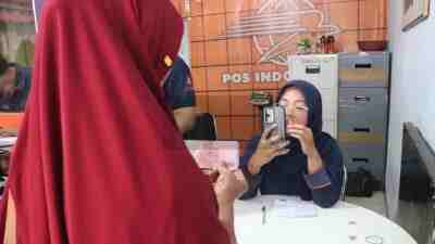 Warga Kabupaten Blitar Menerima BLTS Kesra
