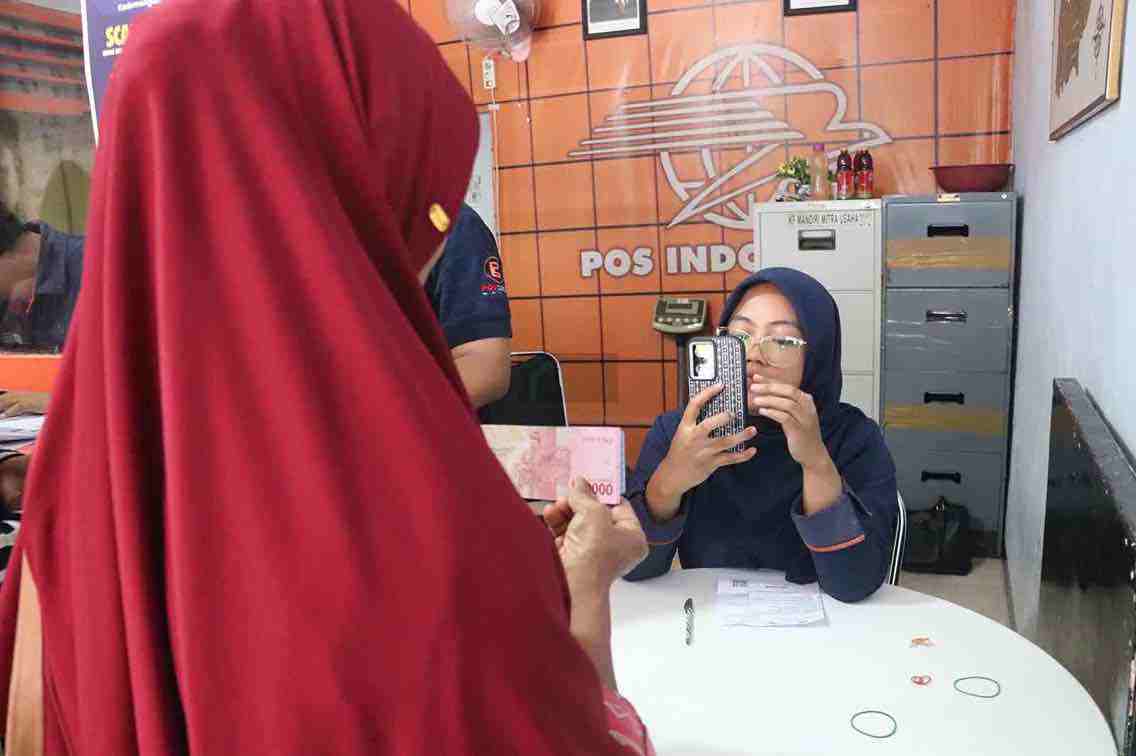 150 Ribu Warga Kabupaten Blitar Terima BLTS Kesra Warga Kabupaten Blitar Menerima BLTS Kesra