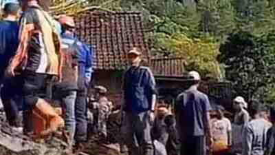 longsor di Dusun Banaran Kecamatan Bendungan Kabupaten Trenggalek Jawa Timur