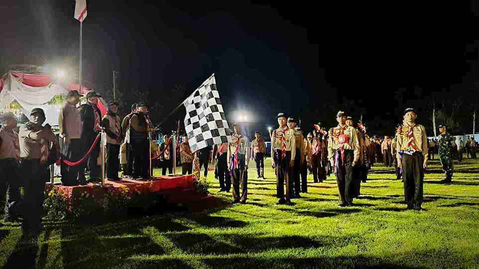 Bupati Blitar Rijanto Memberangkatkan Peserta Gerak Jalan Bakung Ludoyo