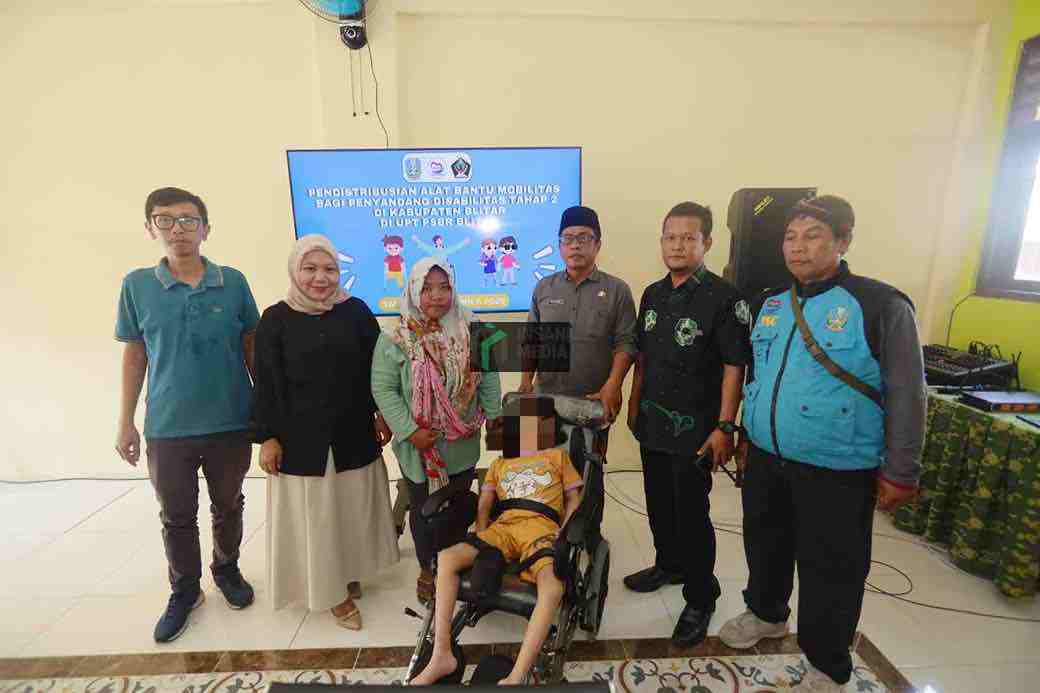 Dinsos Jatim Memberikan Batuan Alat Mobilitas untuk Disabilitas di Kabupaten Blitar