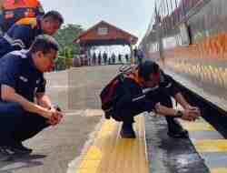Direktur Pengelola Sarana dan Prasarana KAI Tinjau Sarana Prasarana Pastikan Kesiapan Nataru 2025/2026