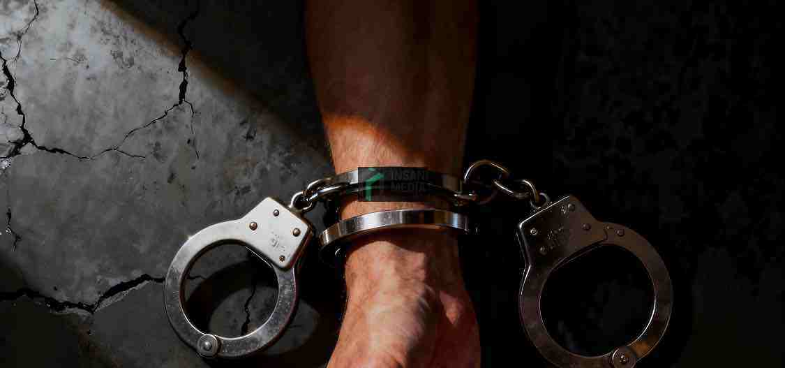 Tiga OTT Sehari, Memangnya Negeri Apa Ini ? Ilustrasi Tangan Diborgol