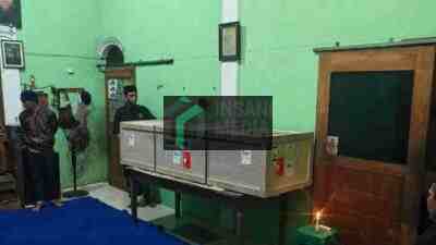 Jenazah Sri Wahyuni saat Tiba di Rumah Duka Kelurahan Sutojayan Kecamatan Sutojayan Kabupaten Blitar Korban Kebakaran di Hongkong