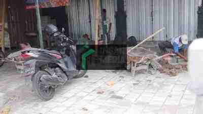 Pamasangan Paving di Pasar Loak Kota Blitar