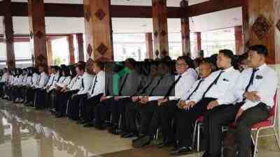 Para Pegawai Pemerintah dengan Perjanjian Kerja PPPK Menerima SK