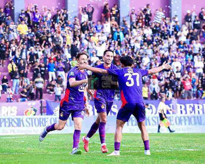 Resmi, Laga Persik Kediri Versus Persib Bandung Digelar di Stadion Brawijaya Kota Kediri Pemain Persik Kediri Merayakan Gol dari Persis Solo di Stadion Brawijaya Kota Kediri