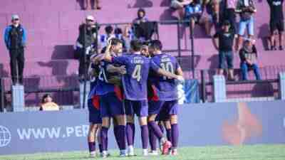 Pemain Persik saat Bermain di Stadion Brawijaya Kota Kediri