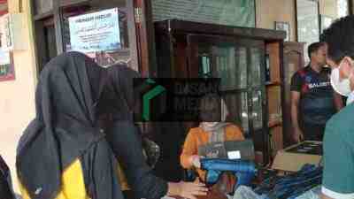 Pembagian Seragam Sekolah bagi Siswa di Kota Blitar 3