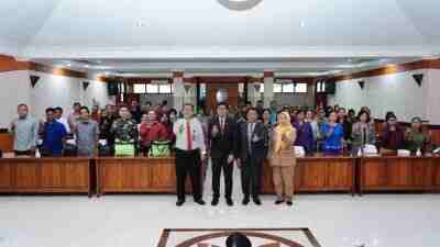 Pemkot Penyerahan Intensif Guru Ngaji