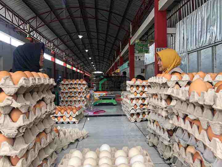 Penjual Talur Ayam di Pasar Tradisional