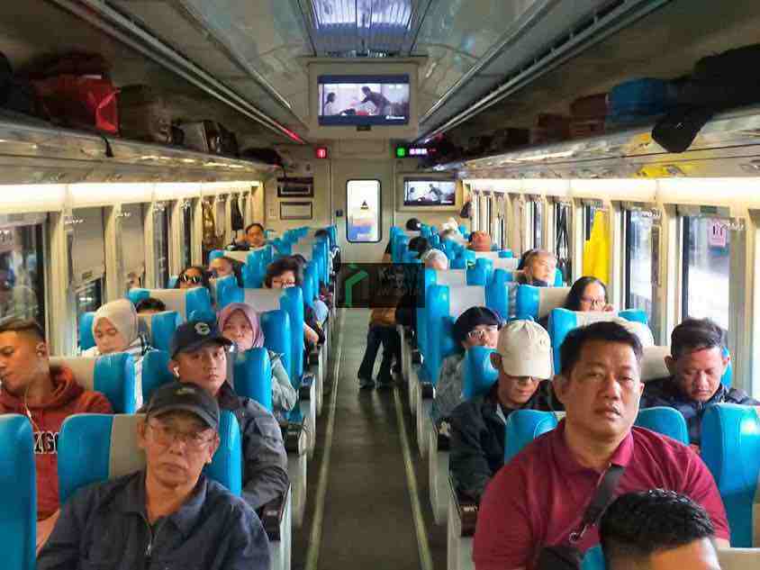Penumpang Kereta Api 1 1
