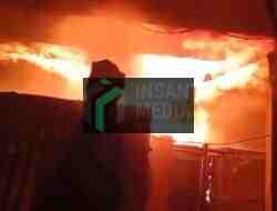 Pabrik Tusuk Sate di Kanigoro Ludes akibat Kebakaran