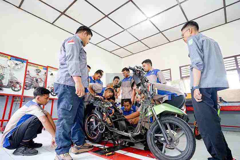 SMK YPE Sawunggalih Kutoarjo Ubah Motor BBM ke Listrik
