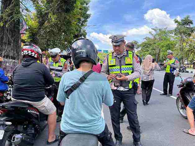 Satlantas Polres Purworejo saat Menggelar Operasi Zebra Candi 2025