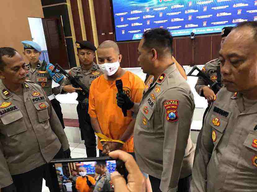 Honorer RSUD Mardi Waluyo Curi Perhiasan, Segini Nilainya Satreskrim Polres Blitar Kota Menangkap Muhamad Julio Pendi Pratama usia 29 tahun warga Sukorejo Kota Blitar karena Kasus Pencurian Emas di Rumah Warga di Desa Kemloko