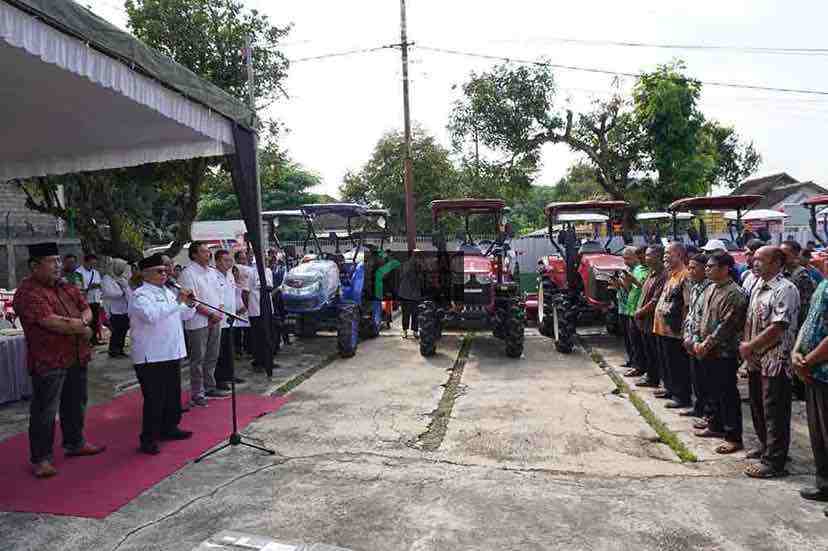 Sebanyak 68 Kelompok Tani di Kabupaten Blitar Menerima Bantuan Alsintan