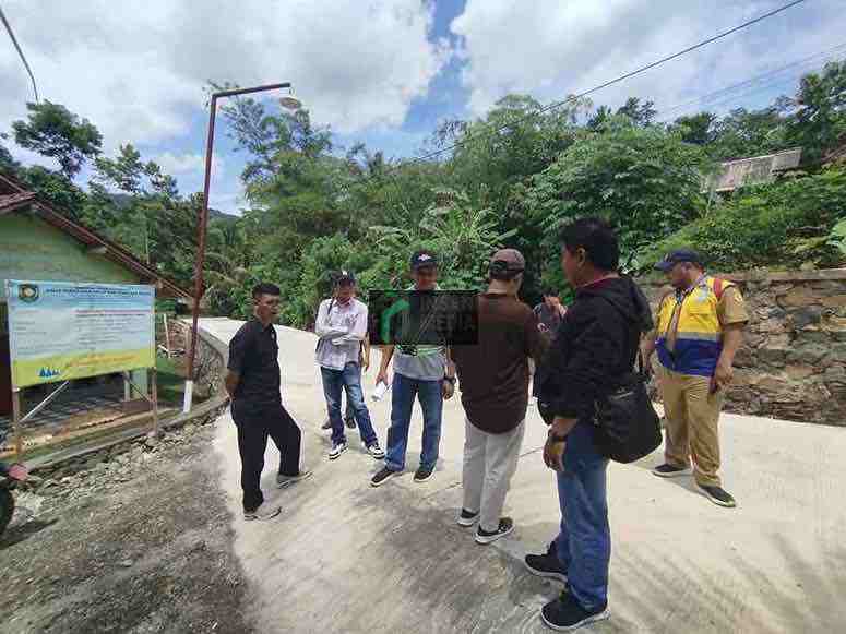 Wakil Ketua DPRD Purworejo Rochman Sidak Pembangunan Jalan, Pastikan Proyek Tak Kecewakan Masyarakat Wakil Ketua DPRD Purworejo Rochman Sidak Pembangunan Infrastruktur Jalan
