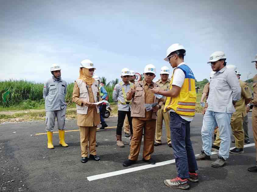 Bupati Blitar Meninjau Proyek Pembangunan Jalan Lintas Selatan JLS Penghubung Pantai Serang dengan Pantai Sumbersih