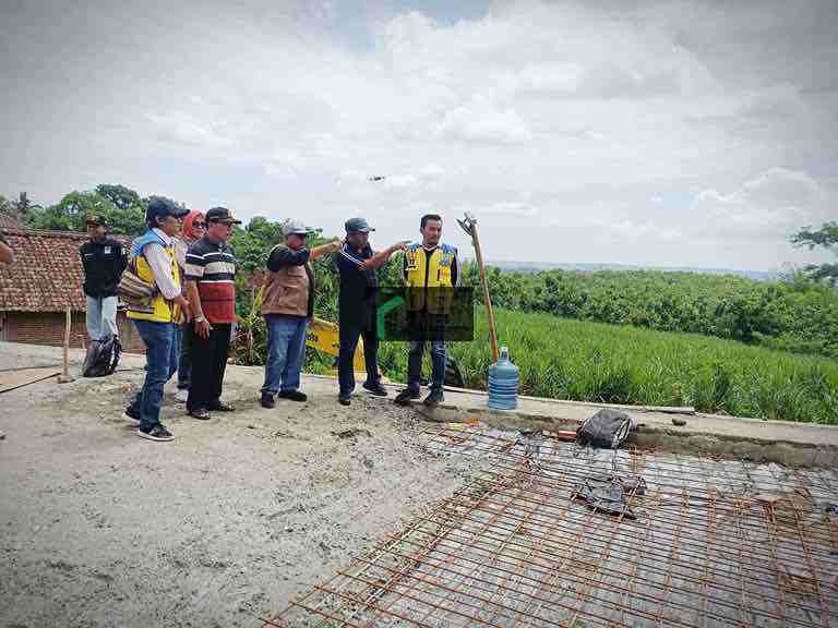 Bupati Blitar Rijanto Mengawasi Pembangunan Infrastruktur Jalan di Ilik Ilik yang Molor dan Ditargetkan Januari ini Kelar