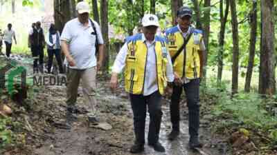 Bupati Blitar Rijanto Meninjau Lokasi Jalan di Blitar Selatan