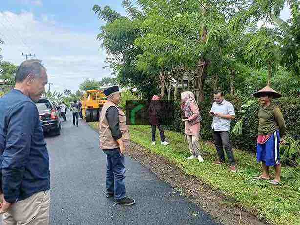 Bupati Blitar Ingin Perbaikan Jalan URC di Kecamatan Doko Berjalan Maksimal Bupati Blitar Rijanto Meninjau Perbaikan Jalan URC di Kecamatan Doko
