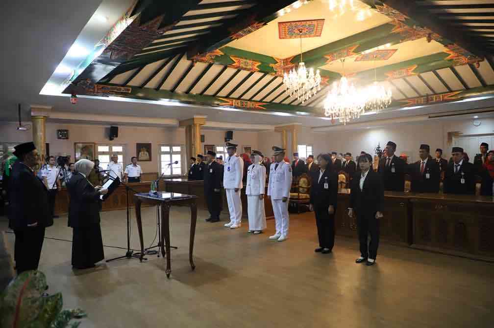 Bupati Purworejo Yuli Hastuti Melantik Sekda Purworejo Suratno