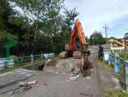 Pemkab Blitar target Jembatan Bangle Selesai Sebulan, Saat ini Ditutup Total