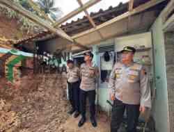 Kapolres Purworejo Tinjau Lokasi Longsor