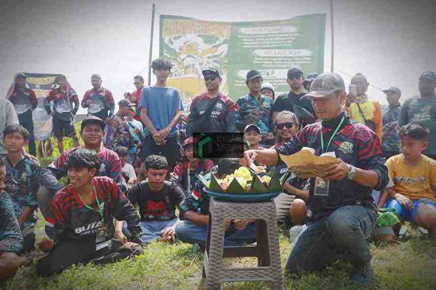 Komunitas Blitar Mikro Fishing Menggelar Anniversarry dengan Bersih bersih Sungai Save Our Nature