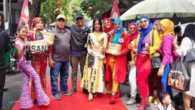 Kopinang Retro Fashion Show bertema Classic Jadul Style