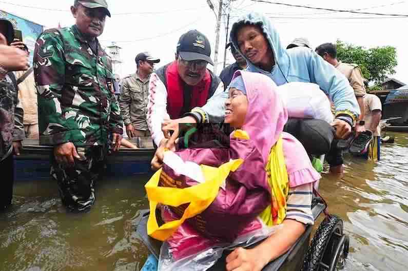218 Jiwa Terdampak Banjir Banjar, Kalimantan Selatan Ini Langkah Kemensos Menteri Sosial Mensos Saifullah Yusuf Memeberikan Bantuan Pada Warga Terdampak Banjir Banjar Kalimantan Selatan Kemensos