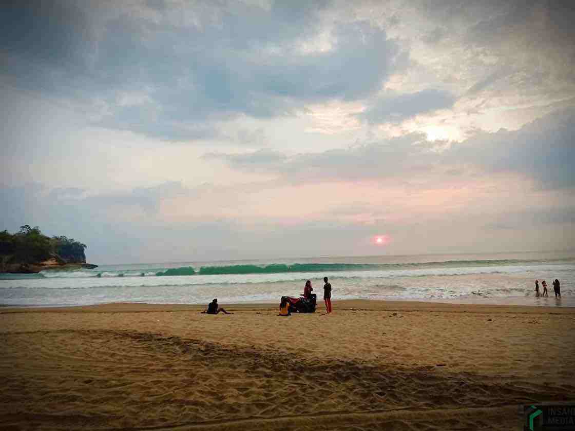 Pantai Serang Desa Serang Kecamatan Panggungrejo Kabupaten Blitar