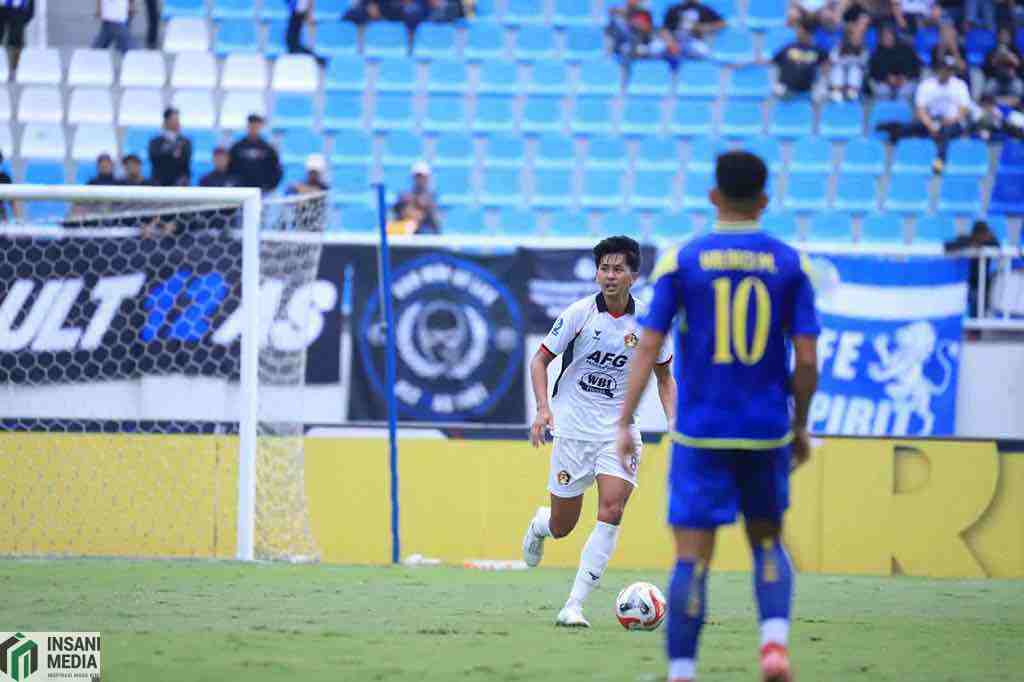 Pemain Persik saat Menghadapi Pemain Arema FC di Stadion Kanjuruhan Malang