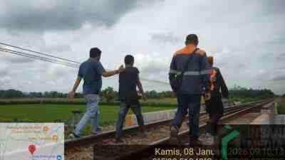 Polisi Mengamankan Pencuri Baut Penambat Rel Kereta Api di Wilayah Sanankulon Kabupaten Blitar