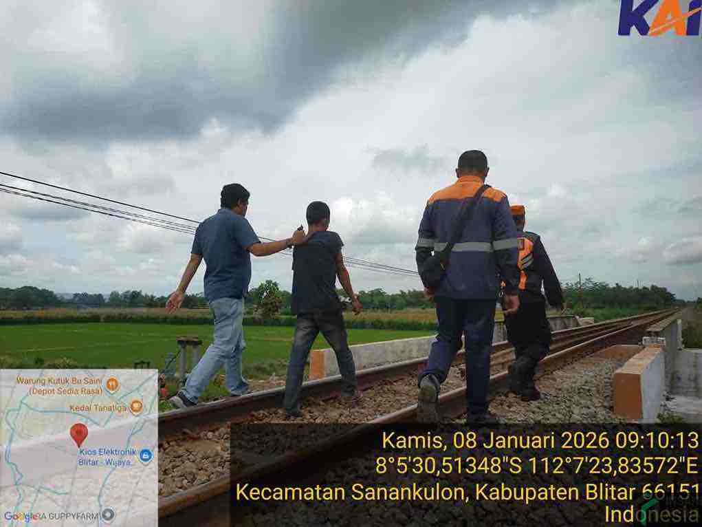 Miris, 108 Baut Penambat Bantalan Rel di Blitar Raib Dicuri, Ancam Nyawa Ribuan Penumpang Polisi Mengamankan Pencuri Baut Penambat Rel Kereta Api di Wilayah Sanankulon Kabupaten Blitar