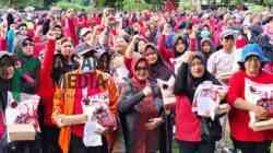 HUT PDI P KE-53, Mbak Ganik Ajak Warga Kediri Senam Sicita Ribuan Warga Mengikuti Senam HUT PDI Perjuangan ke 53 di Kota Kediri