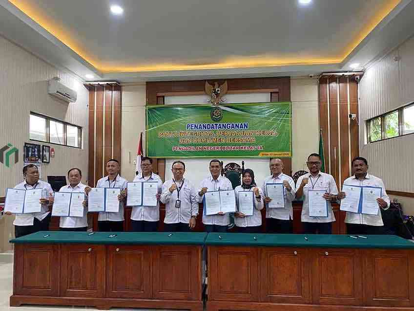 Seluruh Pegawai PN Kelas IA Blitar Menandatangani Pakta Integritas