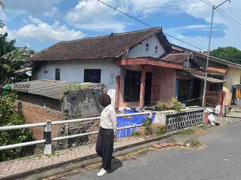 Teras Rumah Longsor di Penanganan Longsor di Jalan C.R Soekandar Kelurahan Bendogerit