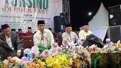 Tursino Bersholawat Bergama dengan Ribuan Warga