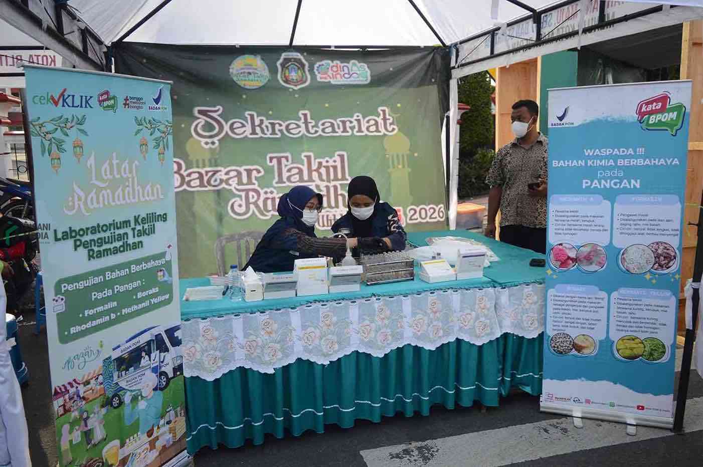 BPOM Cabang Kediri Menggelar Uji Lap Takzil di Kota Blitar