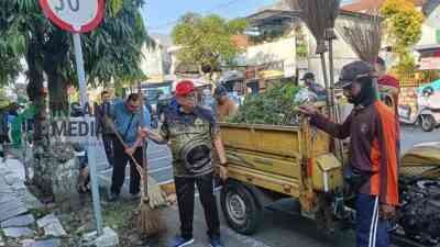 Indonesia Asri, Bupati Blitar Pimpin Kerja Bakti Bersama Seluruh OPD